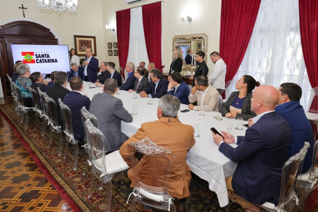 Assinatura do termo da Baía da Babitonga