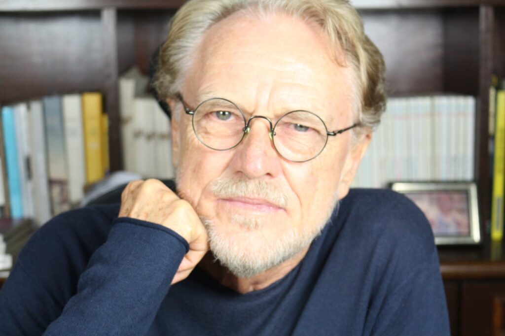 Alcides Buss é escritor, poeta e dirigiu a Editora da UFSC.