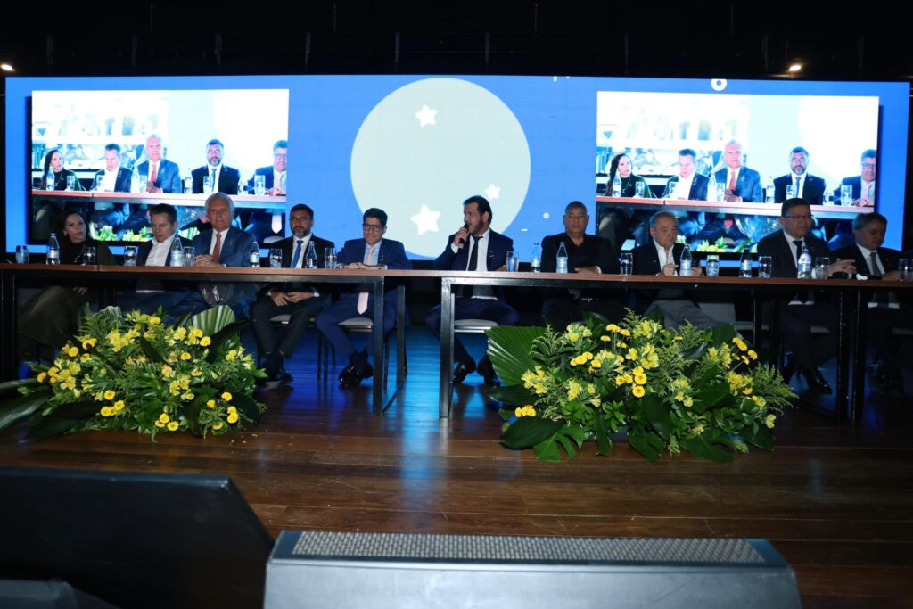 Líderes do União Brasil e Progressistas no evento de lançamento da federação União Progressista
