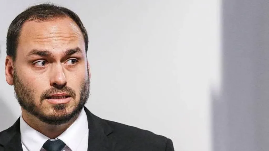 Carlos Bolsonaro lidera pesquisa Real Time Big Data para o Senado em Santa Catarina, com Carol de Toni em segundo lugar