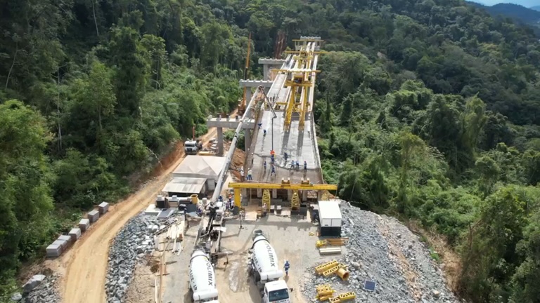 O DNIT segue com as obras de duplicação da BR-280, que avança com lançamento de vigas do elevado em Jaraguá do Sul
