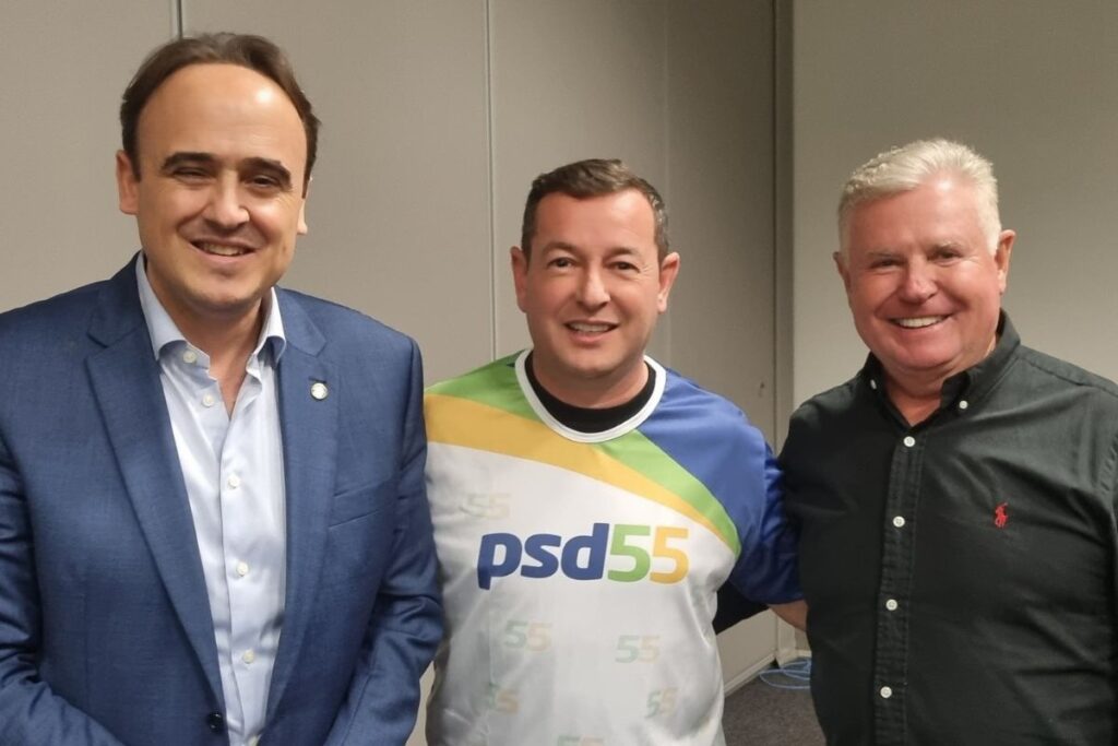 Dirigentes do União Brasil e lideranças que articulam filiação ao PSD participam de evento pessedista em Balneário Camboriú