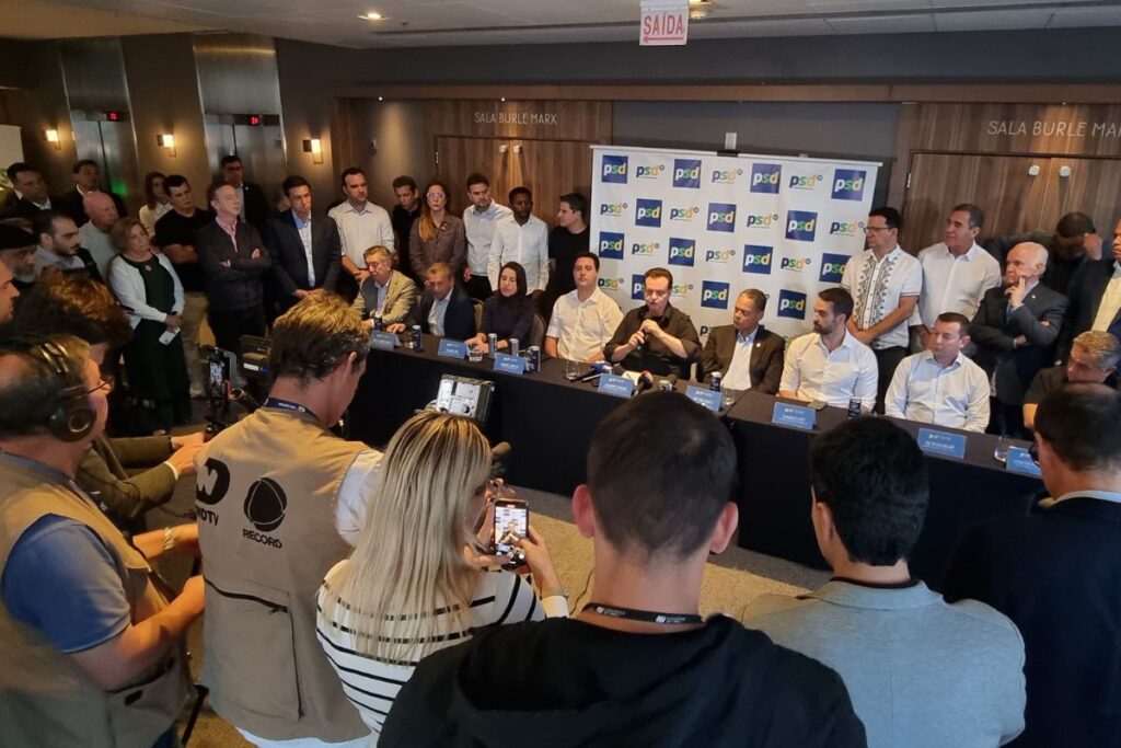 Em SC, Gilberto Kassab elogia Topázio Neto e diz que João Rodrigues só não será candidato a governador se não quiser