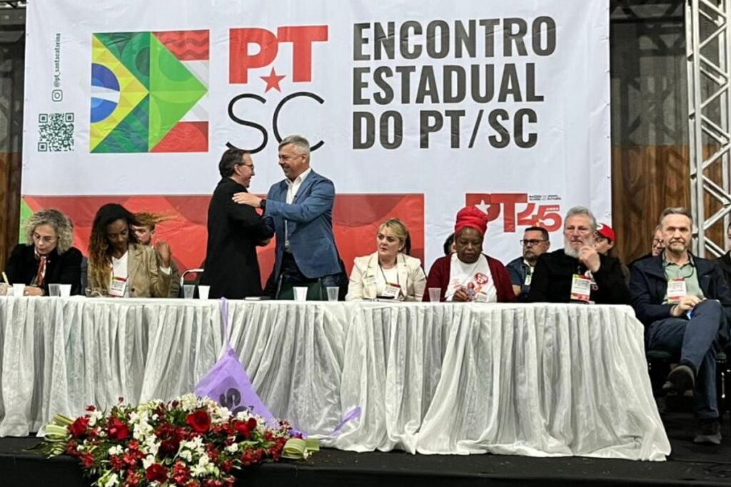 PT-SC deu posse a Fabiano da Luz como presidente estadual com ex-adversários nas vagas de vice e Décio confirmado na majoritária