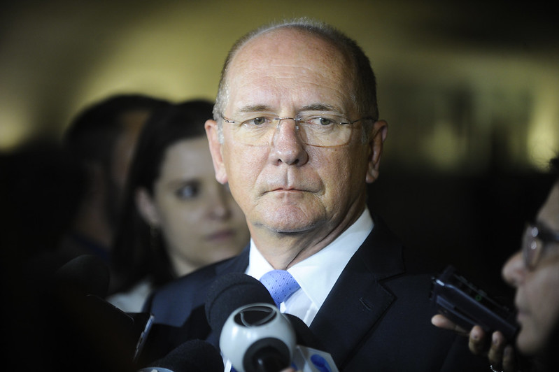 Coluna do Loetz destaca a negativa do ex-senador Paulo Bauer sobre filiação ao PSB, entre outros temas de economia