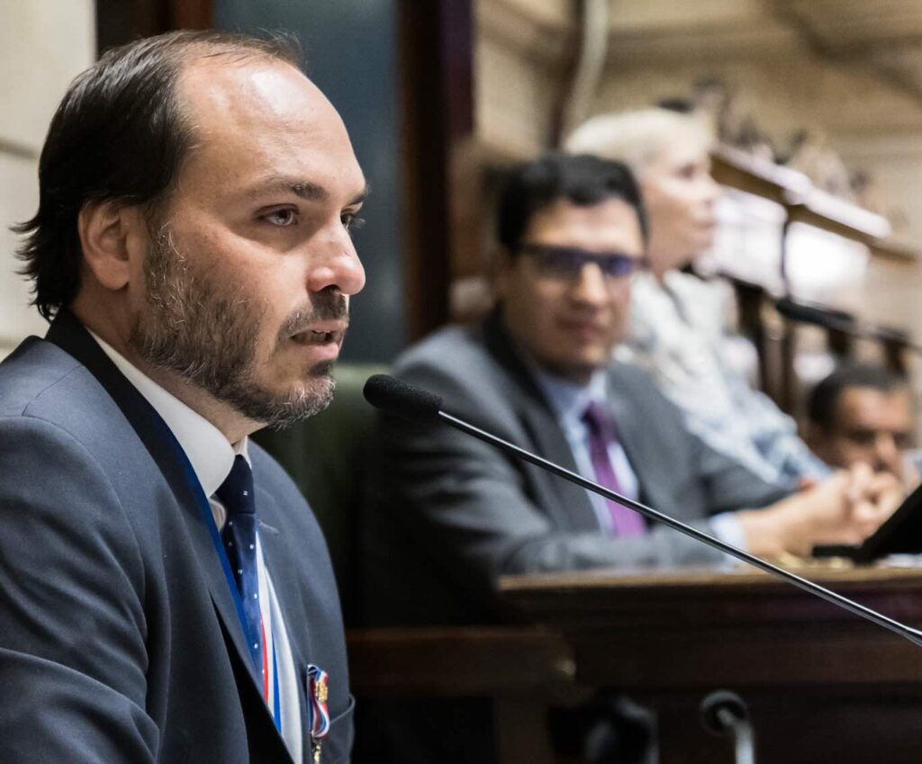 Carlos Bolsonaro confirma pré-candidatura ao Senado por Santa Catarina