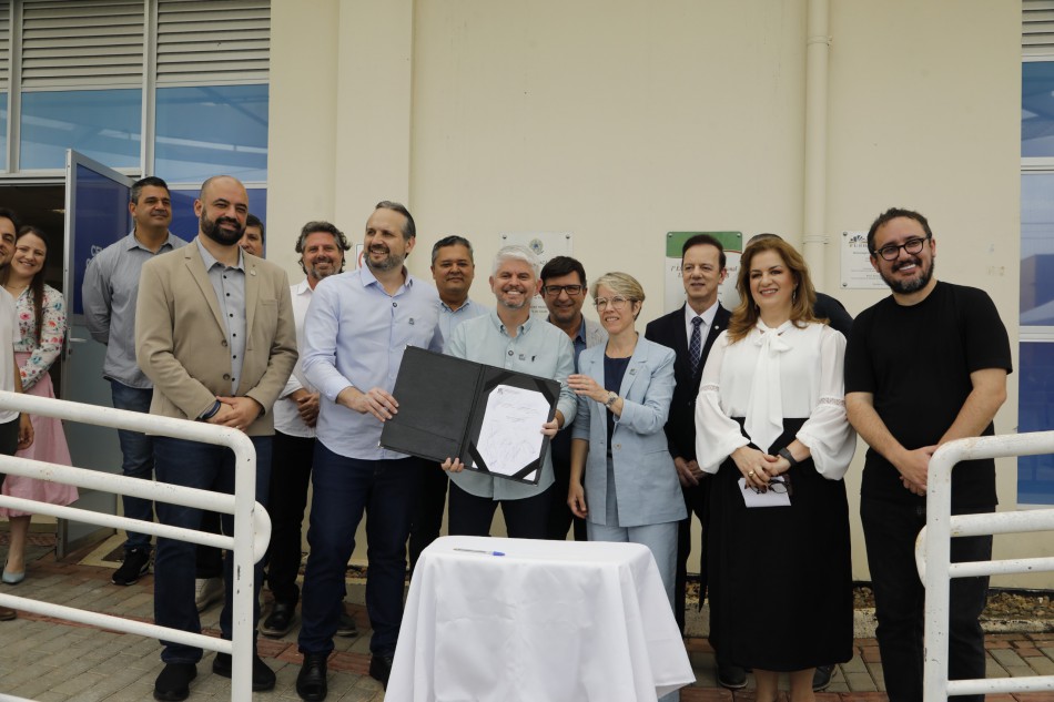 Prefeito de Blumenau, Egídio Ferrari, comemora a abertura do Hospital Universitário da Furb para atendimento via SUS com apoio da prefeitura 