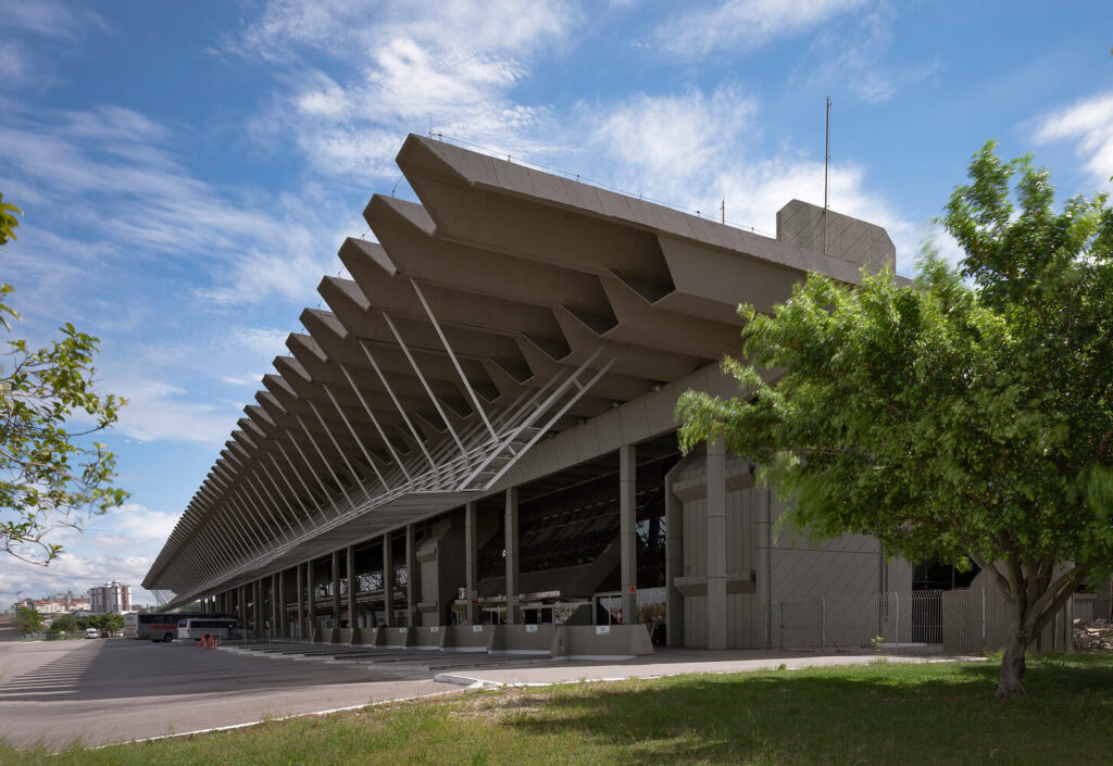 O vereador Leonel Camasão (PSOL) acusa a gestão Topázio Neto (PSD) de promover "controle migratório" na rodoviária de Florianópolis