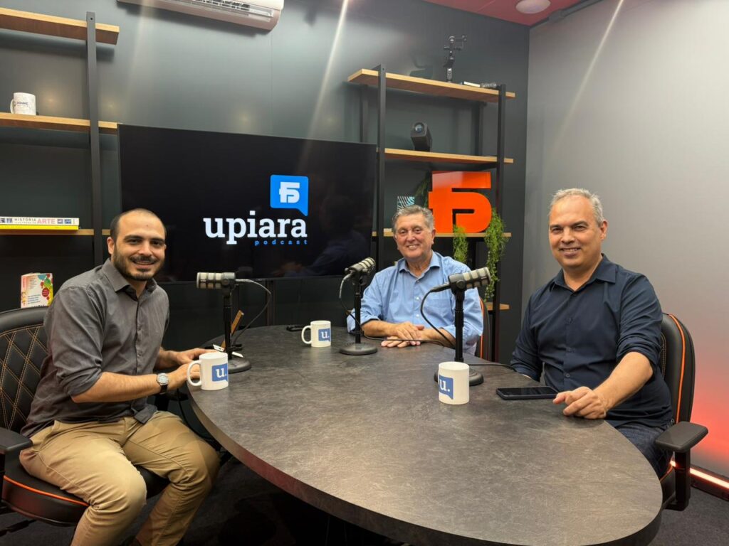 Prefeitos de Florianópolis e presidente da Fecam, Topázio Neto (PSD) foi entrevistado no F5 Upiara Podcast com Upiara Boschi e Fábio Gadotti
